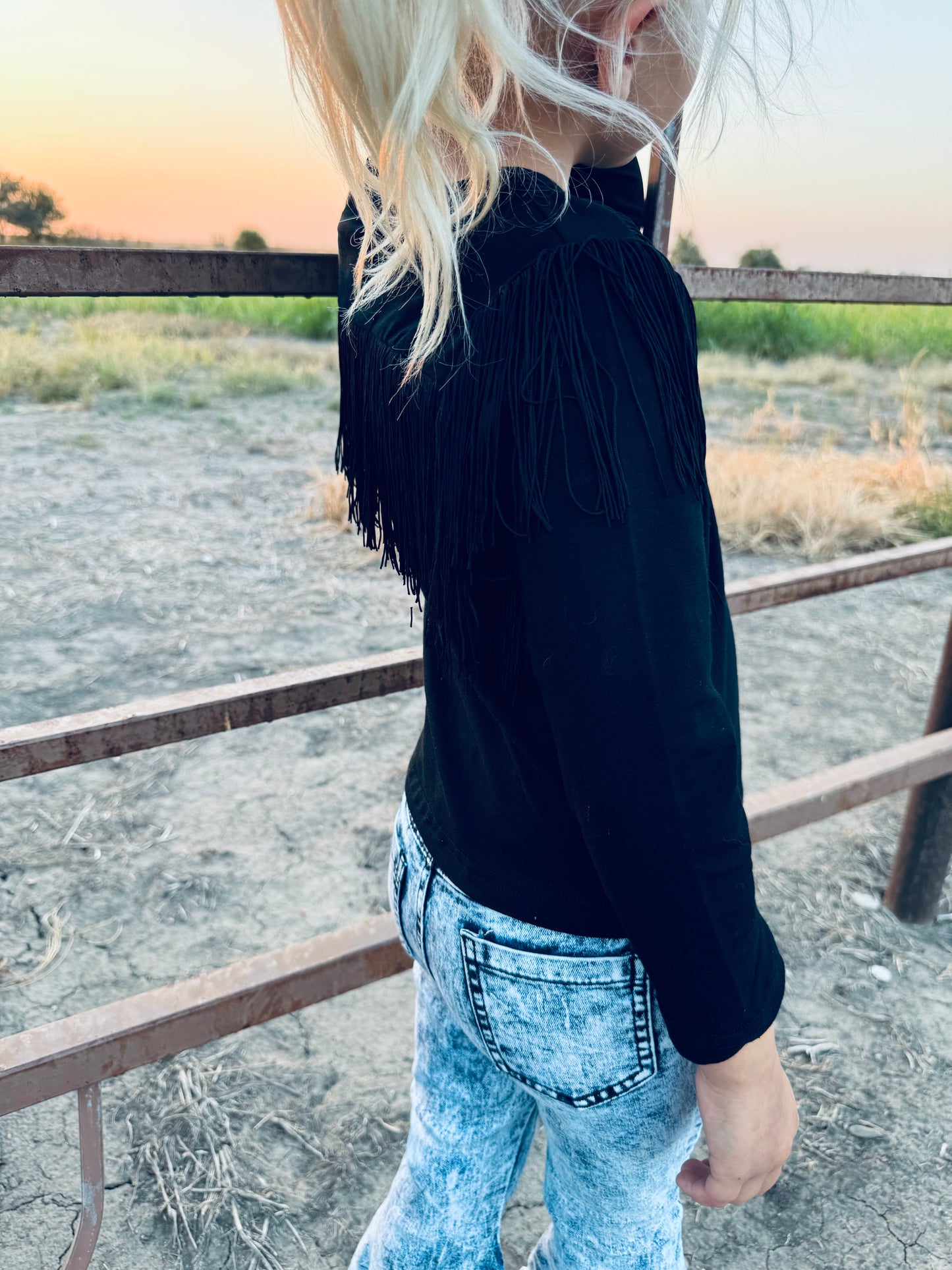 BLACK FRINGE TOP