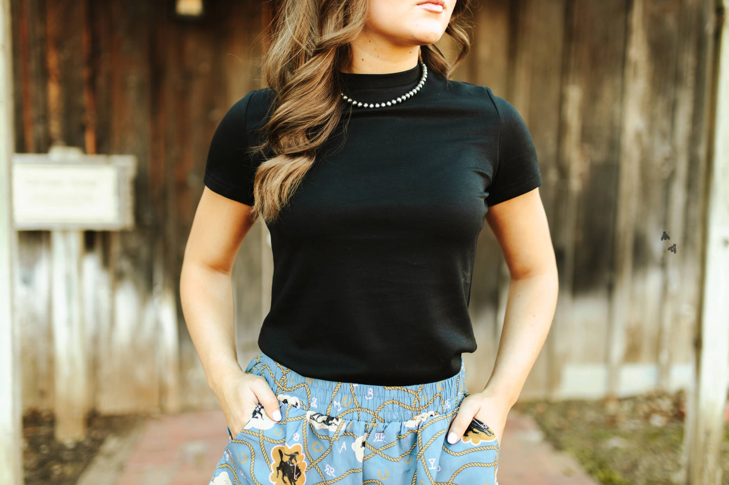 BLACK SNUG TEE
