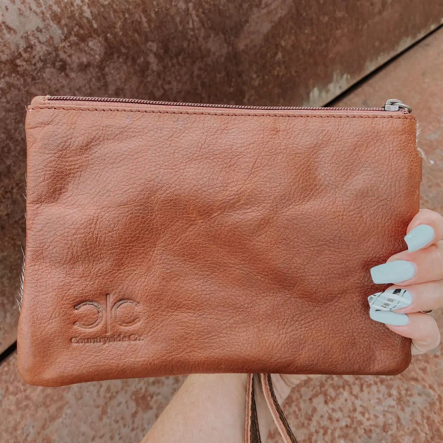 BROWN COWHIDE WRISTLET